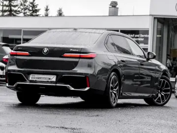 BMW 740d xDrive M SPORT HuD DA PROF 360  STANDHZG SK