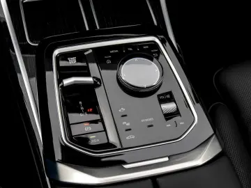 BMW 740d xDrive M SPORT HuD DA PROF 360  STANDHZG SK