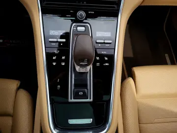 PORSCHE Panamera 4 Platinum Edt. 360  HUD SPORT-AGA 21