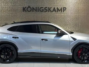 LAMBORGHINI Urus 4.0 V8  CARBON AKRAPOVIC HUD STERNENHIMMEL