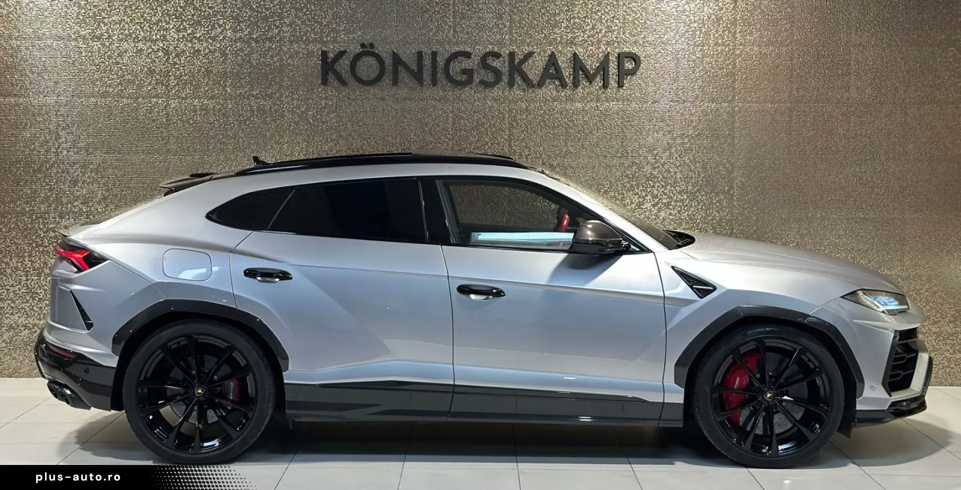 LAMBORGHINI Urus 4.0 V8  CARBON AKRAPOVIC HUD STERNENHIMMEL
