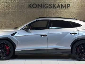LAMBORGHINI Urus 4.0 V8  CARBON AKRAPOVIC HUD STERNENHIMMEL