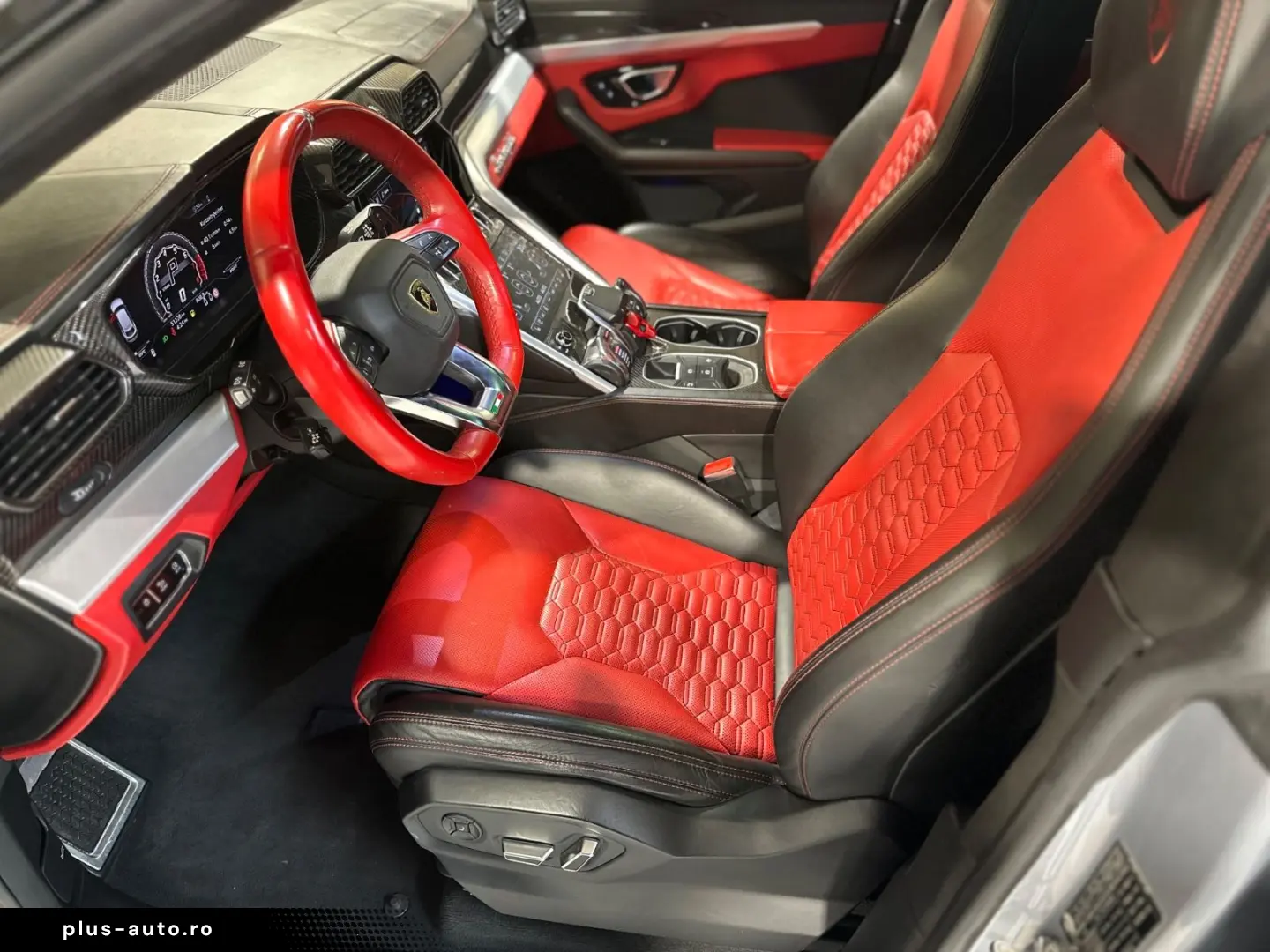 LAMBORGHINI Urus 4.0 V8  CARBON AKRAPOVIC HUD STERNENHIMMEL