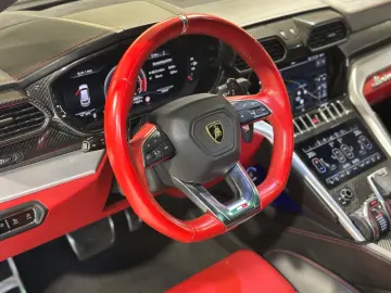 LAMBORGHINI Urus 4.0 V8  CARBON AKRAPOVIC HUD STERNENHIMMEL