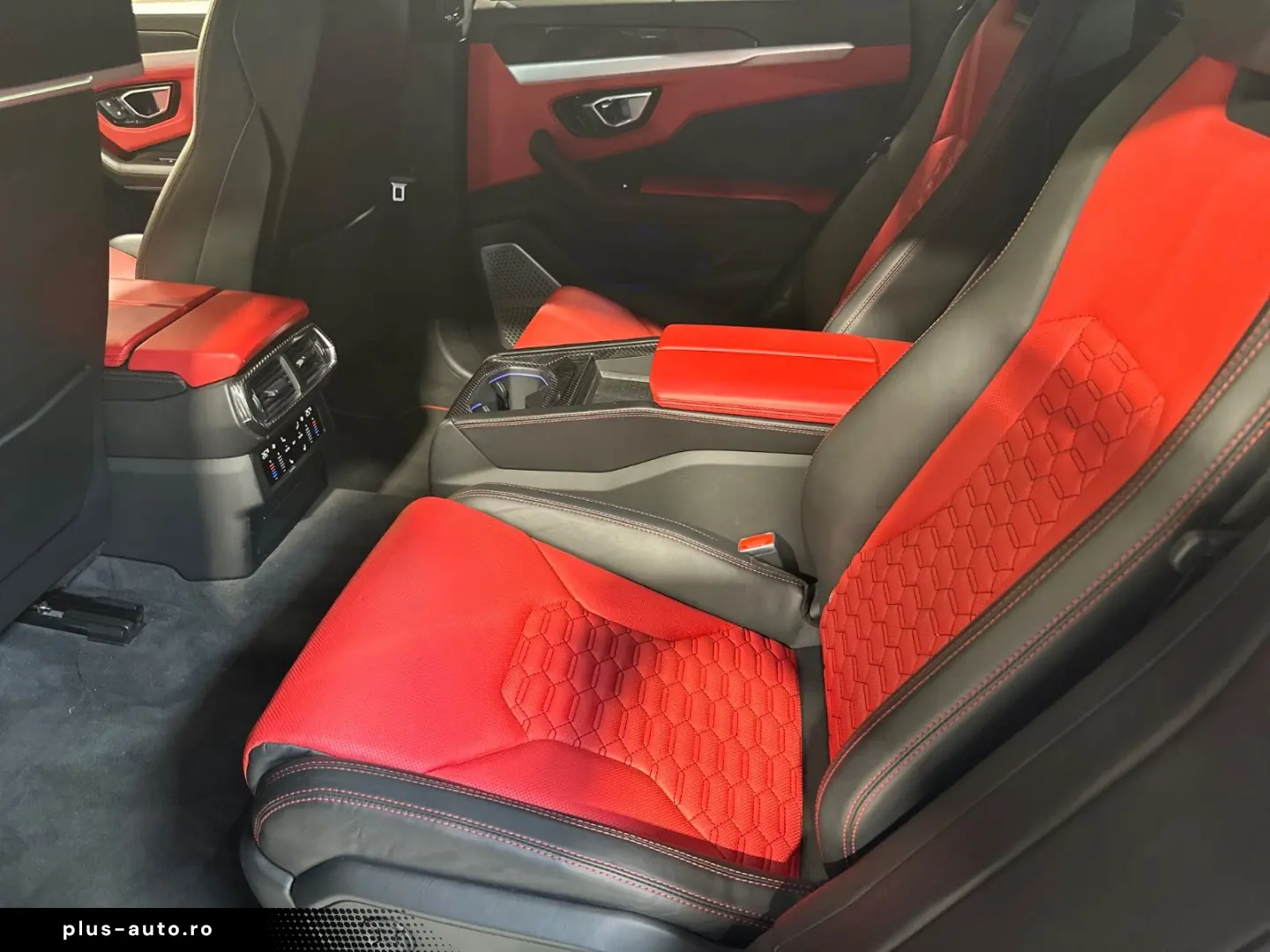 LAMBORGHINI Urus 4.0 V8  CARBON AKRAPOVIC HUD STERNENHIMMEL