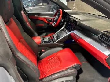 LAMBORGHINI Urus 4.0 V8  CARBON AKRAPOVIC HUD STERNENHIMMEL