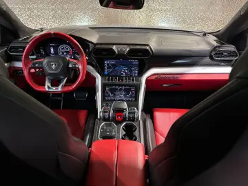 LAMBORGHINI Urus 4.0 V8  CARBON AKRAPOVIC HUD STERNENHIMMEL