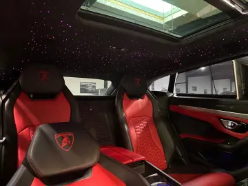 LAMBORGHINI Urus 4.0 V8  CARBON AKRAPOVIC HUD STERNENHIMMEL