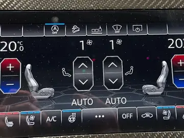 LAMBORGHINI Urus 4.0 V8  CARBON AKRAPOVIC HUD STERNENHIMMEL