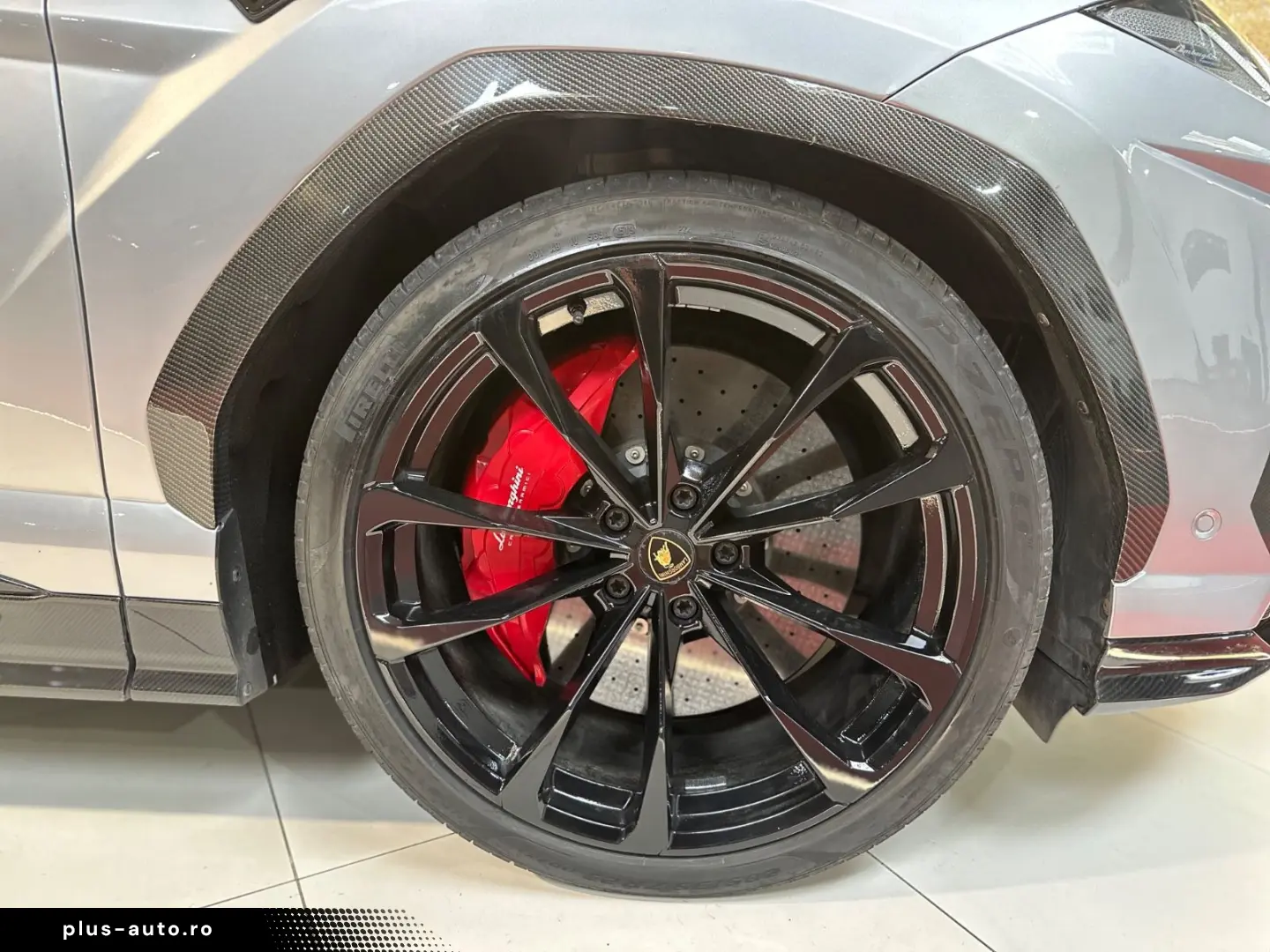 LAMBORGHINI Urus 4.0 V8  CARBON AKRAPOVIC HUD STERNENHIMMEL