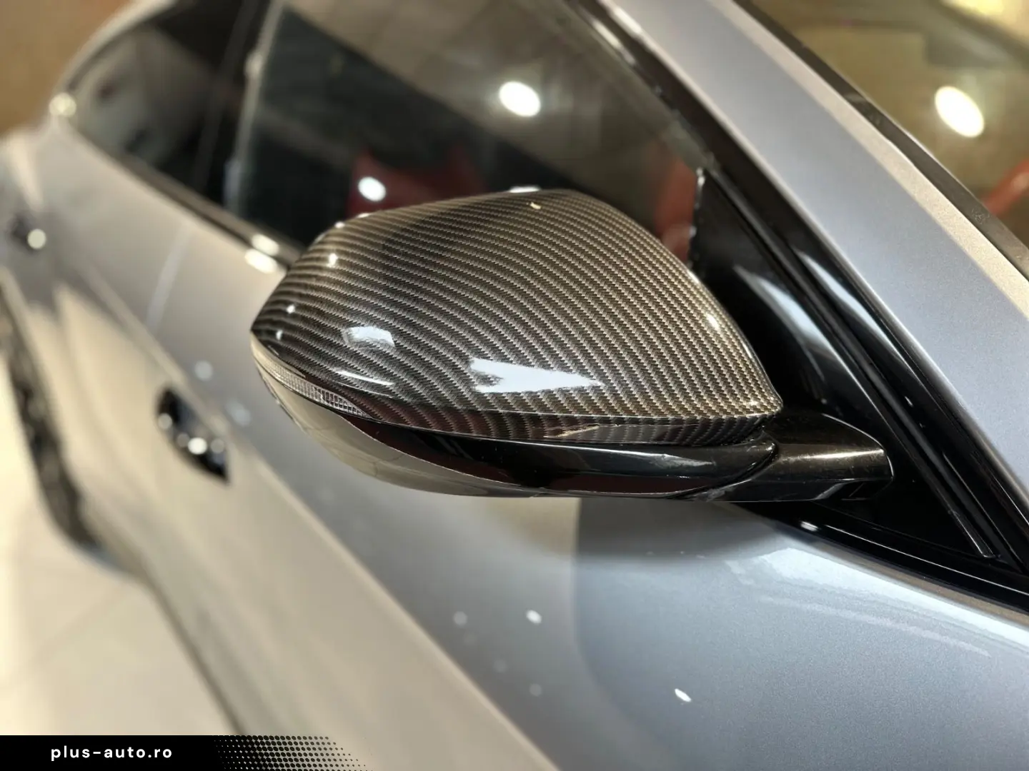 LAMBORGHINI Urus 4.0 V8  CARBON AKRAPOVIC HUD STERNENHIMMEL