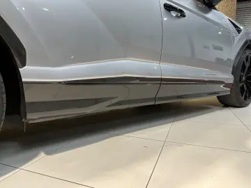 LAMBORGHINI Urus 4.0 V8  CARBON AKRAPOVIC HUD STERNENHIMMEL