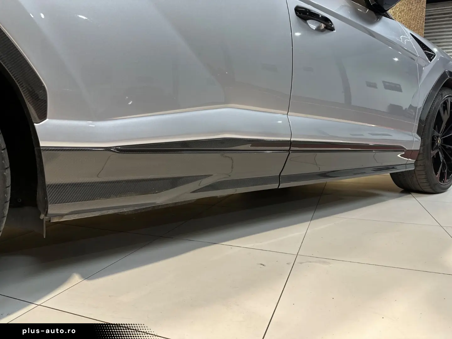 LAMBORGHINI Urus 4.0 V8  CARBON AKRAPOVIC HUD STERNENHIMMEL