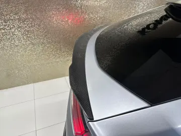 LAMBORGHINI Urus 4.0 V8  CARBON AKRAPOVIC HUD STERNENHIMMEL