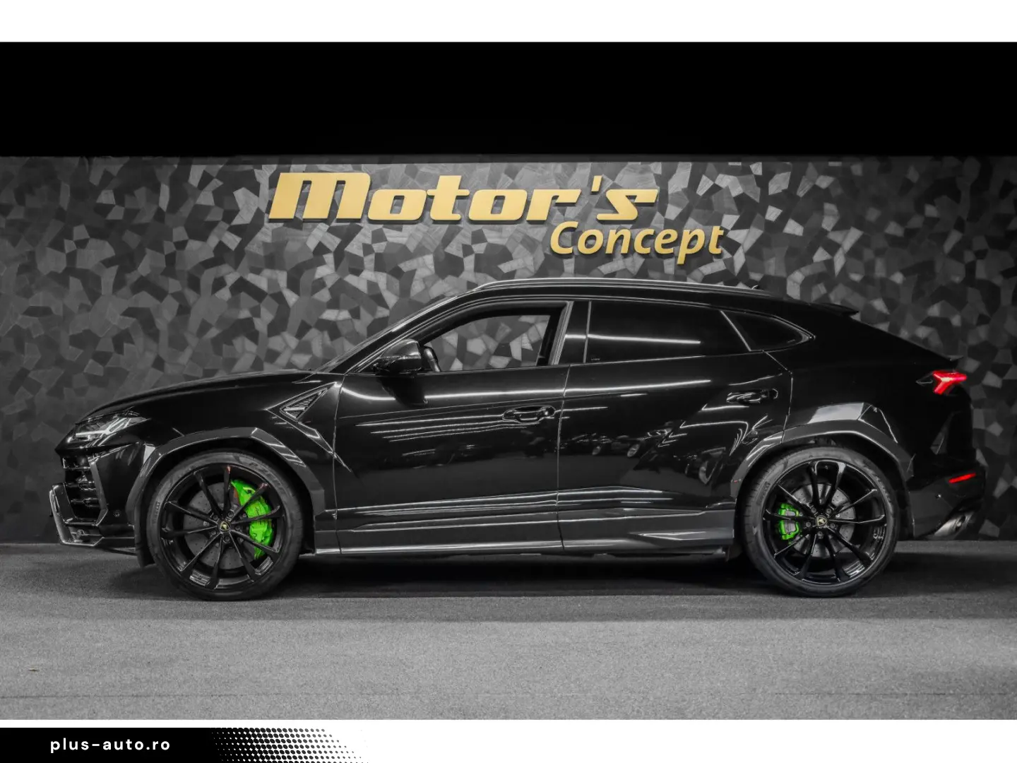 LAMBORGHINI Urus V8 - NERO HELENE - AKRAPOVIC