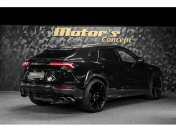 LAMBORGHINI Urus V8 - NERO HELENE - AKRAPOVIC