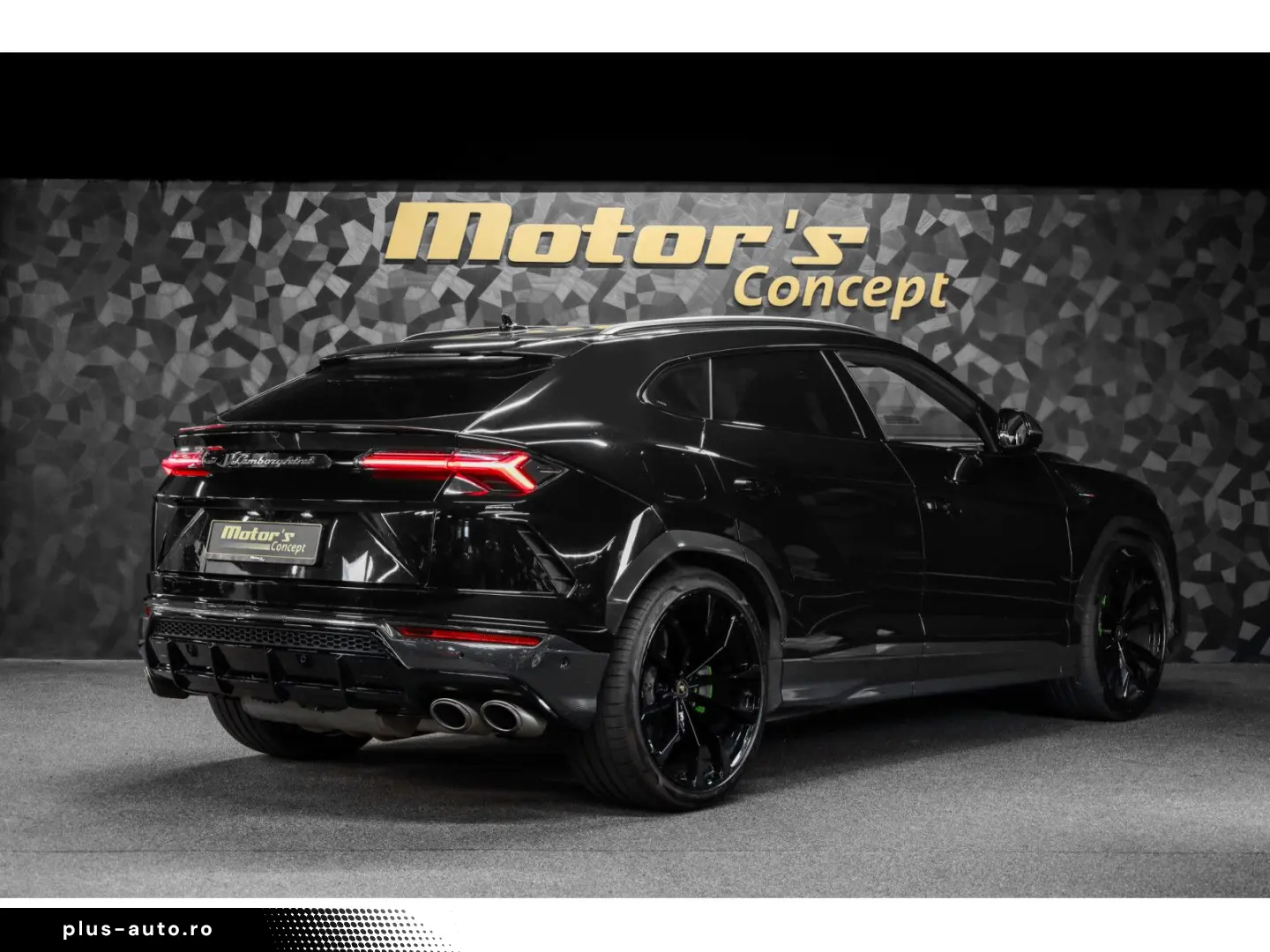 LAMBORGHINI Urus V8 - NERO HELENE - AKRAPOVIC