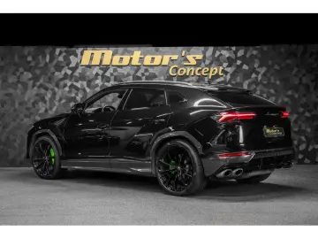 LAMBORGHINI Urus V8 - NERO HELENE - AKRAPOVIC