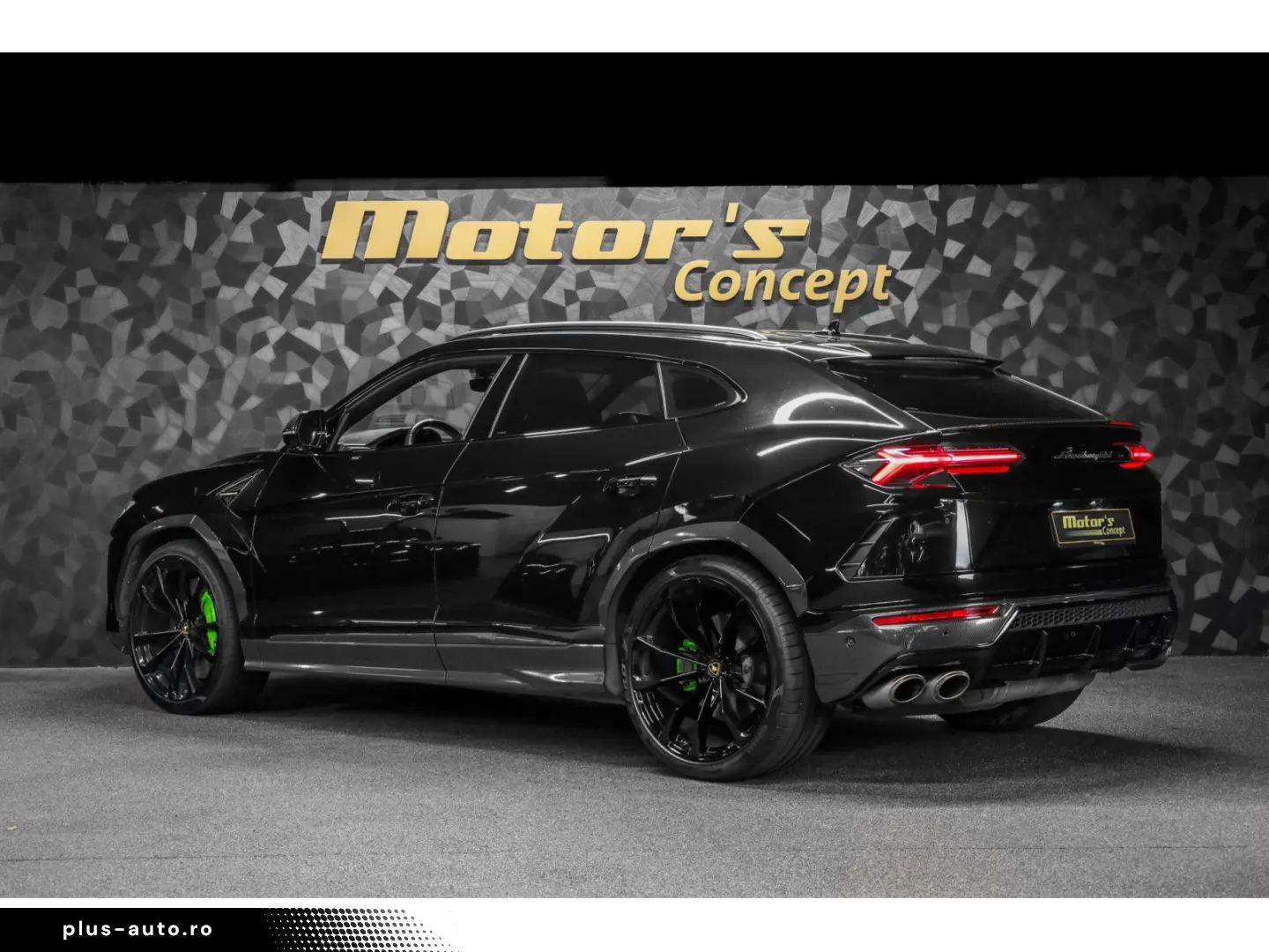 LAMBORGHINI Urus V8 - NERO HELENE - AKRAPOVIC