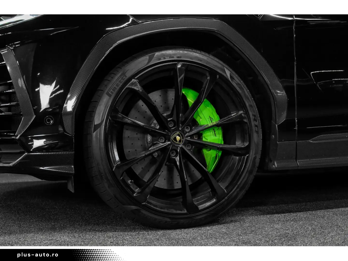 LAMBORGHINI Urus V8 - NERO HELENE - AKRAPOVIC