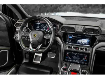 LAMBORGHINI Urus V8 - NERO HELENE - AKRAPOVIC