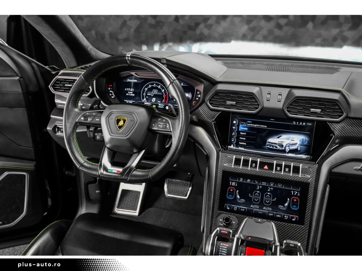 LAMBORGHINI Urus V8 - NERO HELENE - AKRAPOVIC