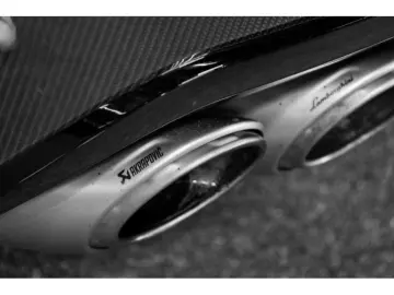 LAMBORGHINI Urus V8 - NERO HELENE - AKRAPOVIC