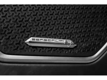 LAMBORGHINI Urus V8 - NERO HELENE - AKRAPOVIC