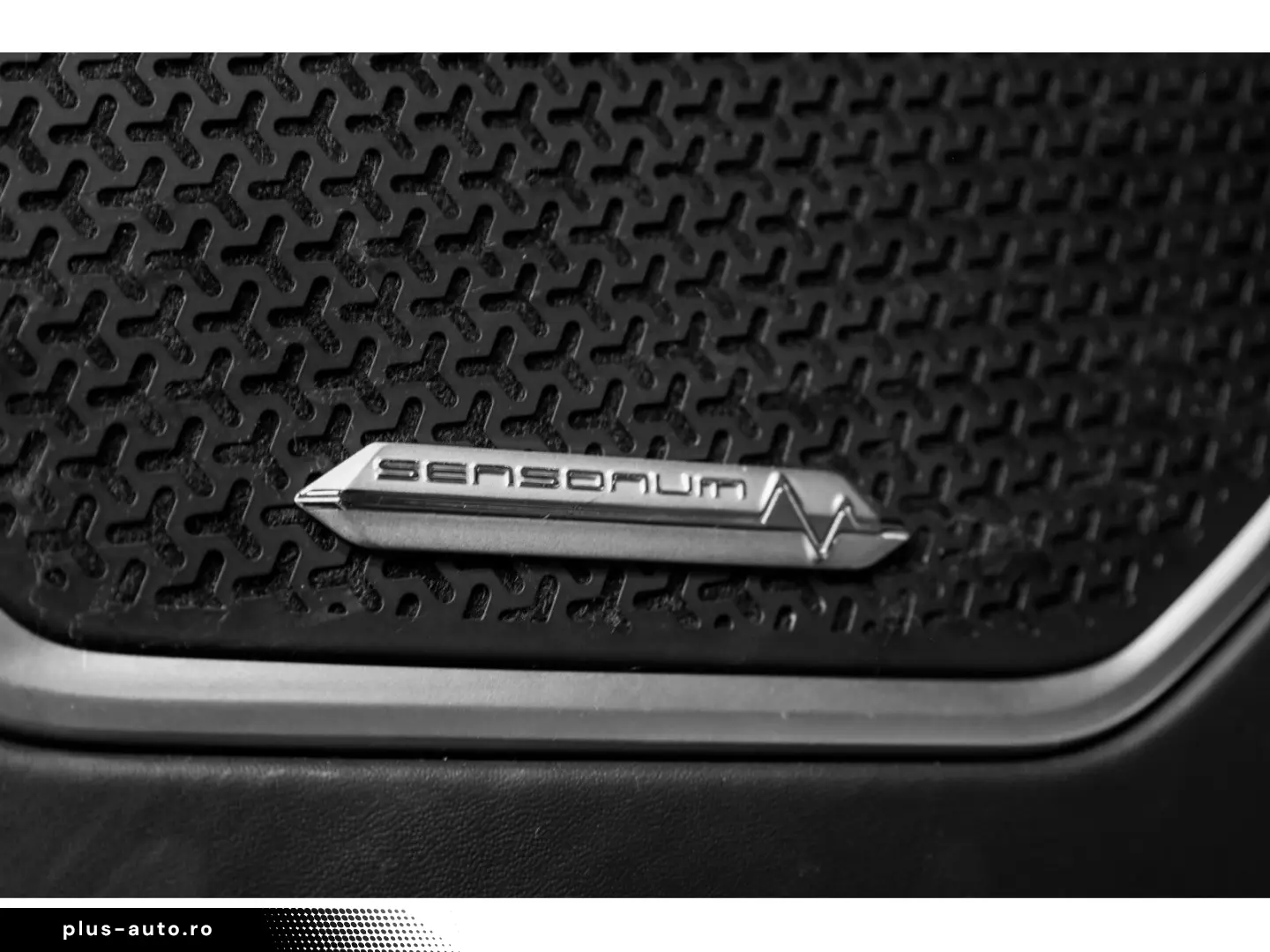 LAMBORGHINI Urus V8 - NERO HELENE - AKRAPOVIC