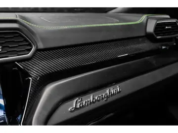LAMBORGHINI Urus V8 - NERO HELENE - AKRAPOVIC