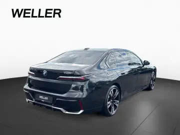 BMW 740d xDr M SPORT SkyL AHK StHz HUD PAPro DAPro