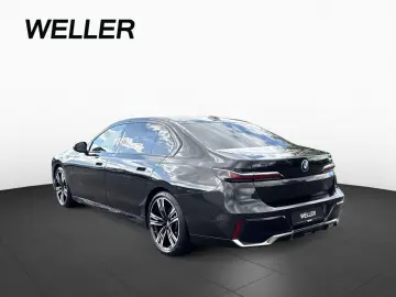 BMW 740d xDr M SPORT SkyL AHK StHz HUD PAPro DAPro