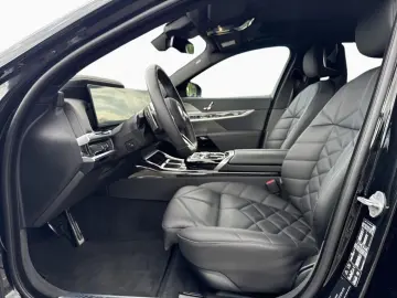 BMW 740d xDr M SPORT SkyL AHK StHz HUD PAPro DAPro