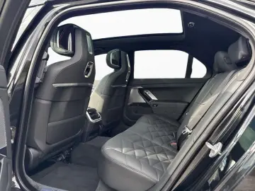 BMW 740d xDr M SPORT SkyL AHK StHz HUD PAPro DAPro