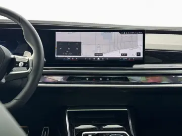 BMW 740d xDr M SPORT SkyL AHK StHz HUD PAPro DAPro