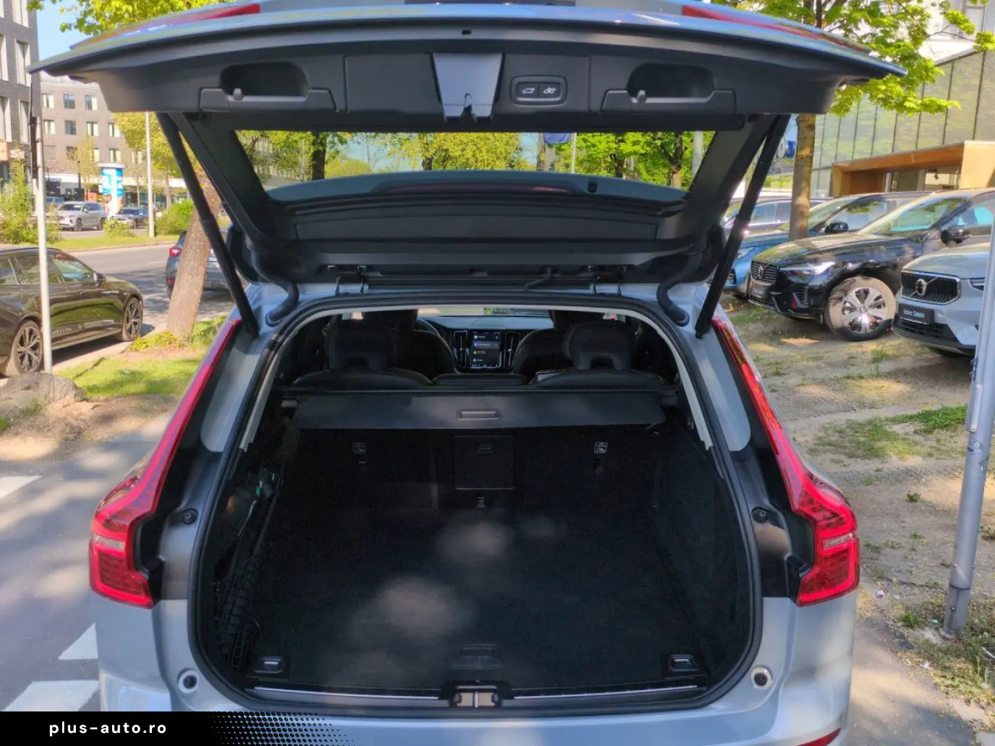 VOLVO XC 60 Plus Dark 2WD
