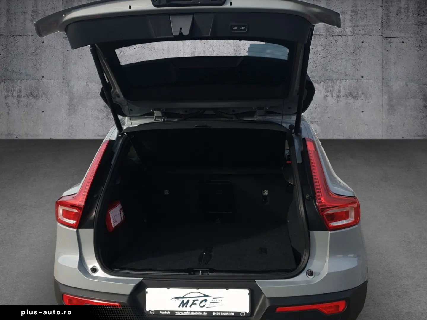 VOLVO XC40 Core WiPa AHK Assistenz-Paket LED