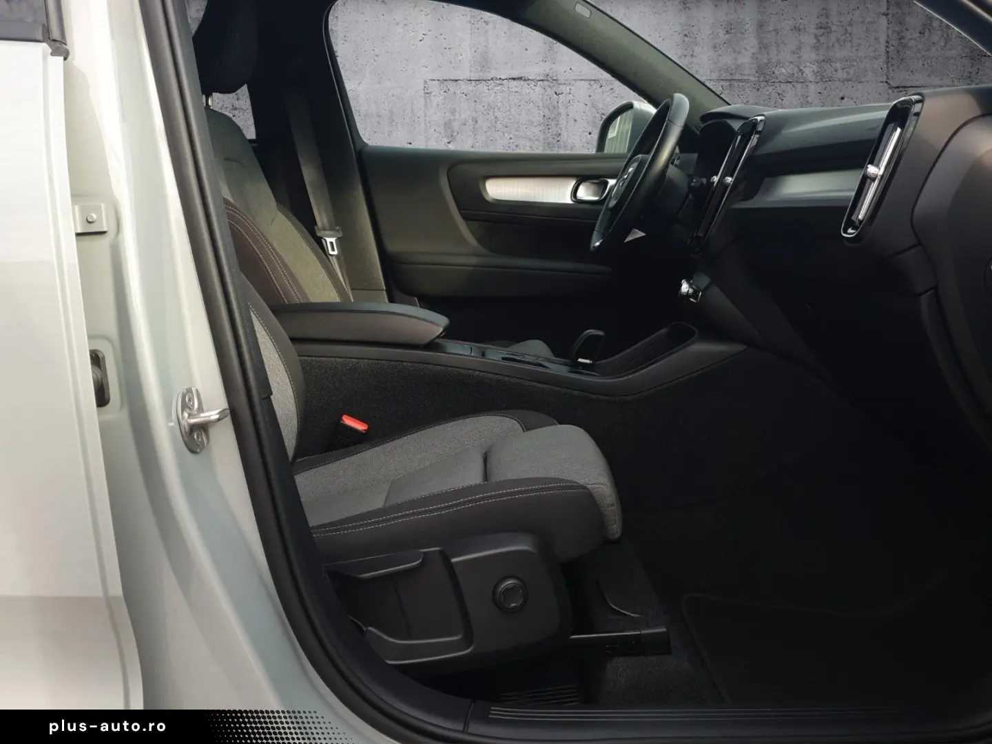 VOLVO XC40 Core WiPa AHK Assistenz-Paket LED