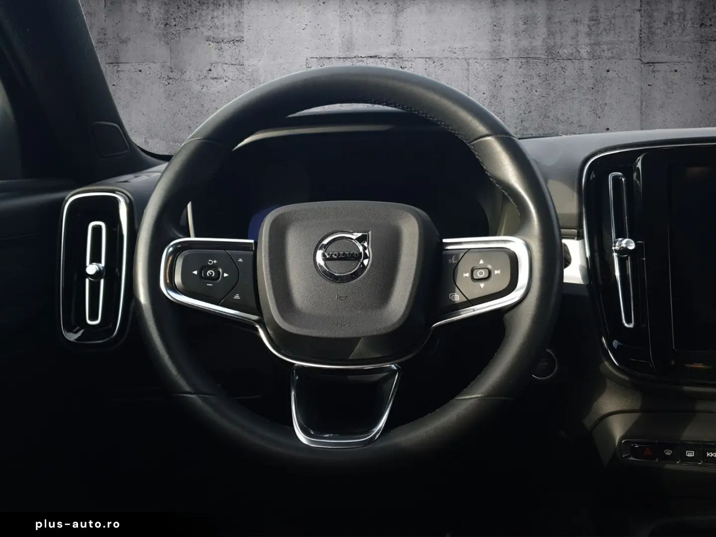 VOLVO XC40 Core WiPa AHK Assistenz-Paket LED