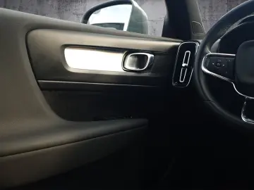 VOLVO XC40 Core WiPa AHK Assistenz-Paket LED