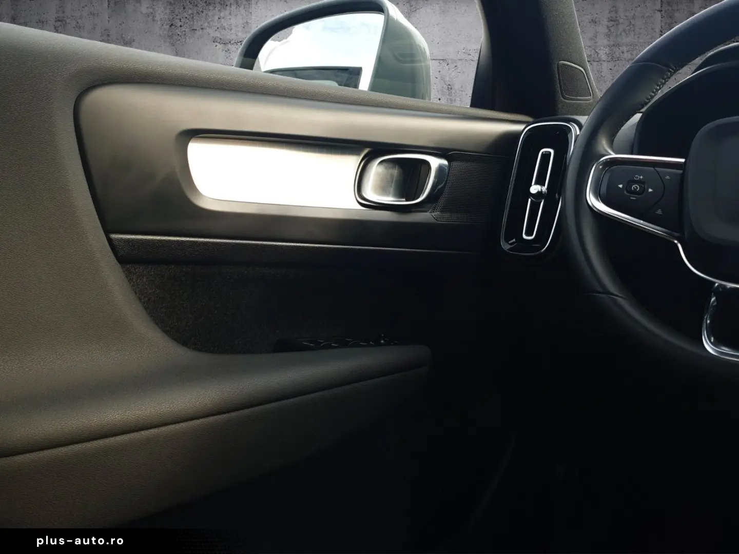 VOLVO XC40 Core WiPa AHK Assistenz-Paket LED