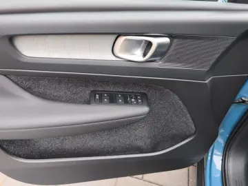 VOLVO XC40 B3 Core 2W Digitales Cockpit Soundsystem LE