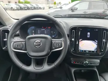 VOLVO XC40 B3 Core 2W Digitales Cockpit Soundsystem LE