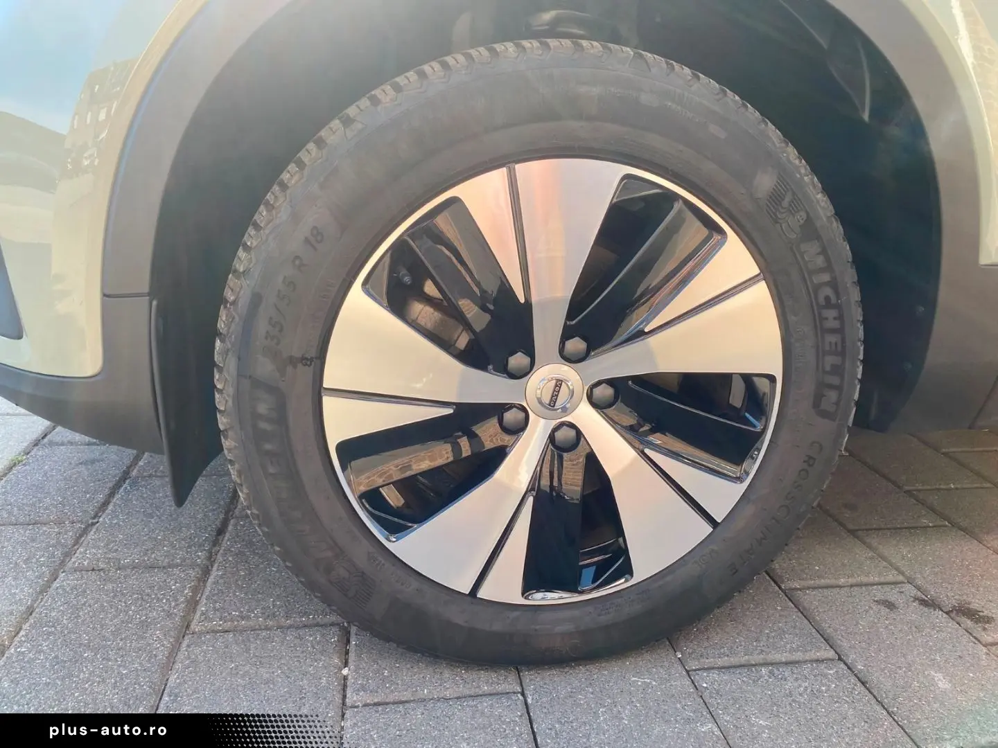 VOLVO XC40 B3 Core 2WD Leder Digitales Cockpit Soundsy