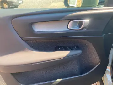 VOLVO XC40 B3 Core 2WD Leder Digitales Cockpit Soundsy