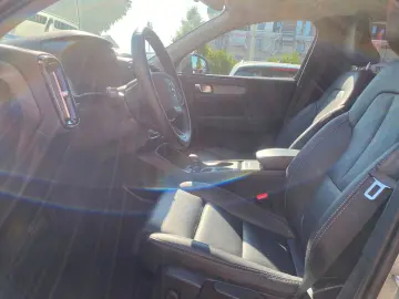 VOLVO XC40 B3 Core 2WD Leder Digitales Cockpit Soundsy