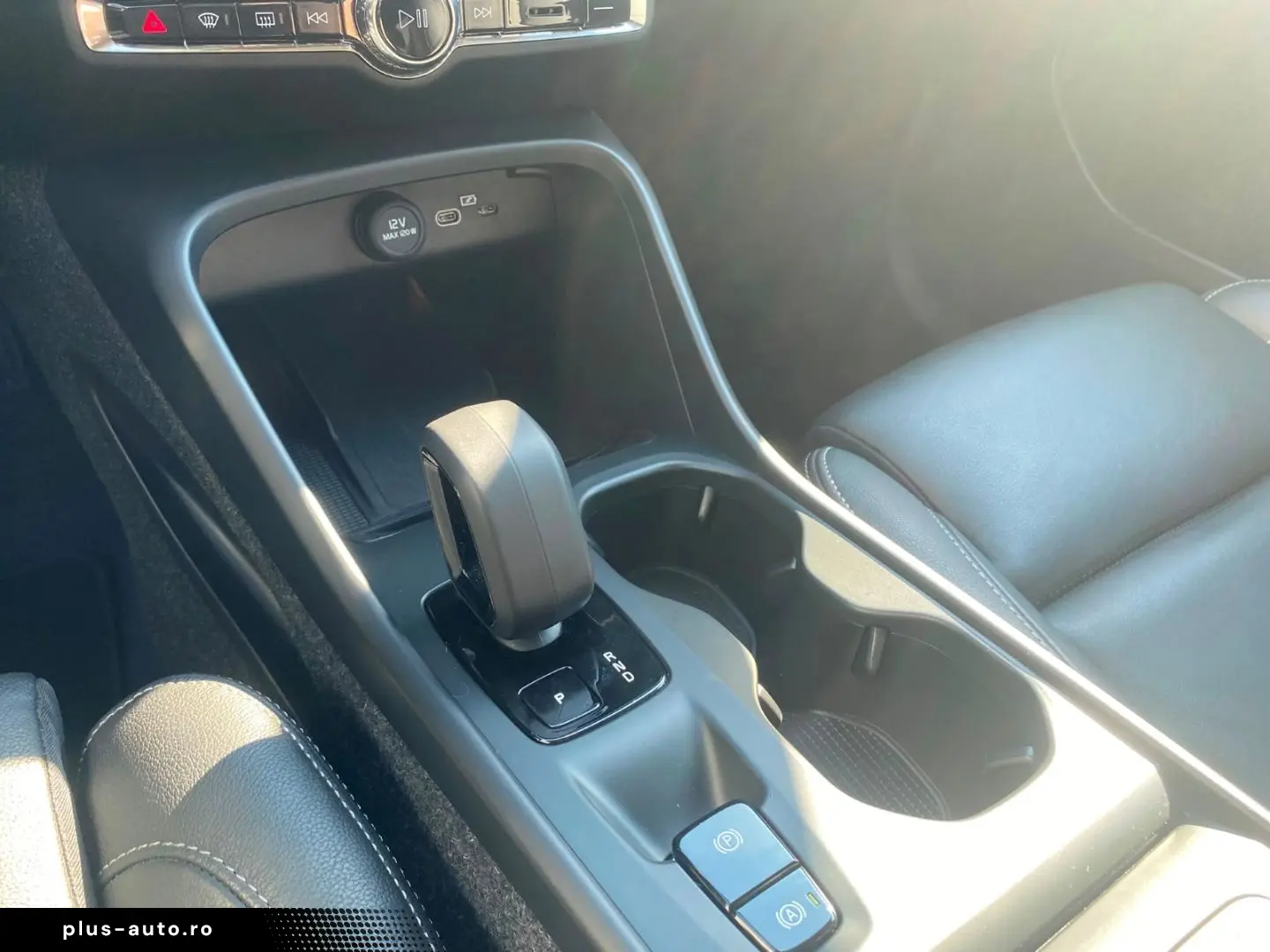 VOLVO XC40 B3 Core 2WD Leder Digitales Cockpit Soundsy