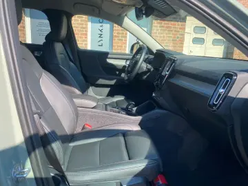 VOLVO XC40 B3 Core 2WD Leder Digitales Cockpit Soundsy