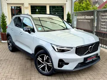 VOLVO XC40 Plus Dark 2WD LED 360 KAM AHK NAVI