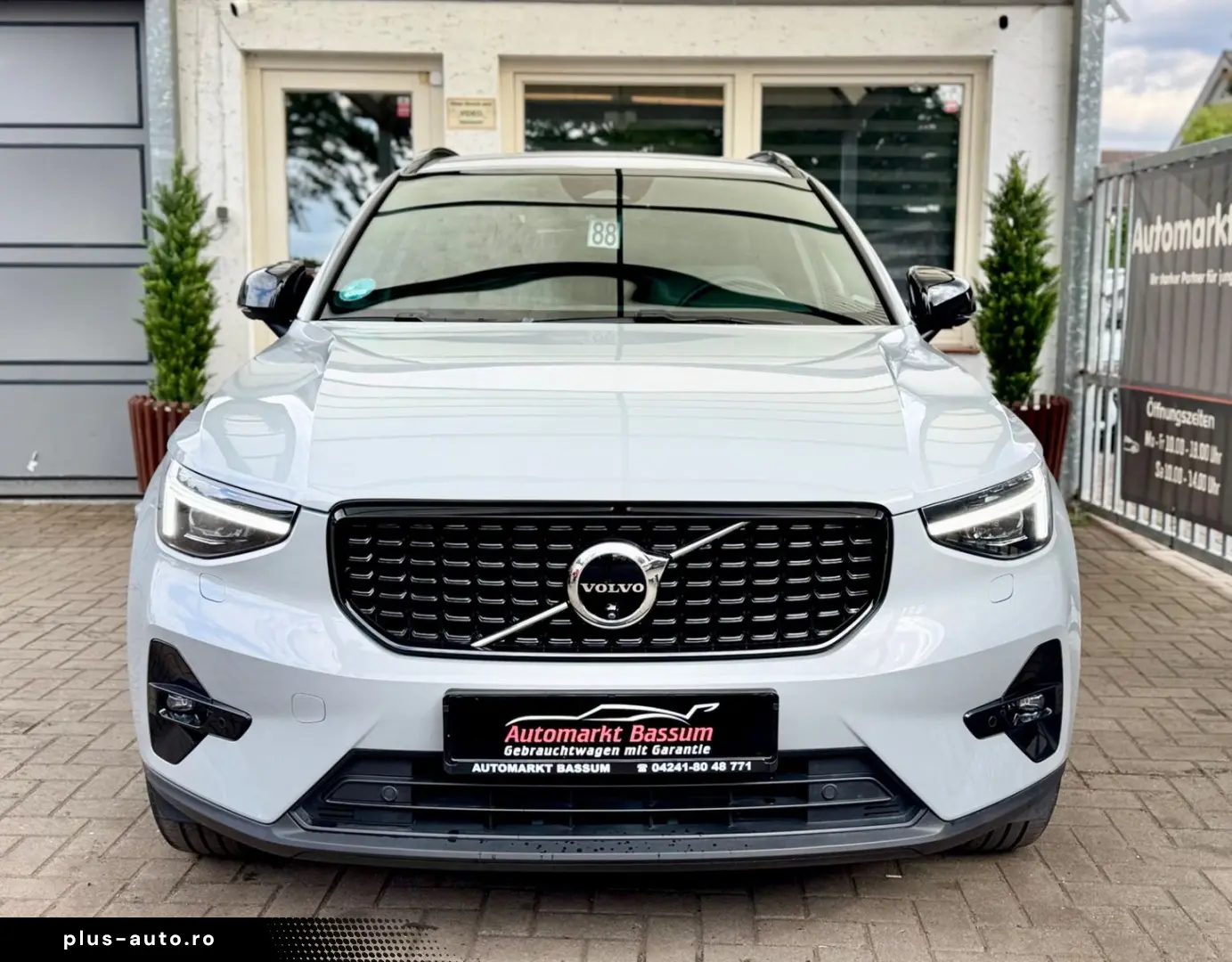 VOLVO XC40 Plus Dark 2WD LED 360 KAM AHK NAVI